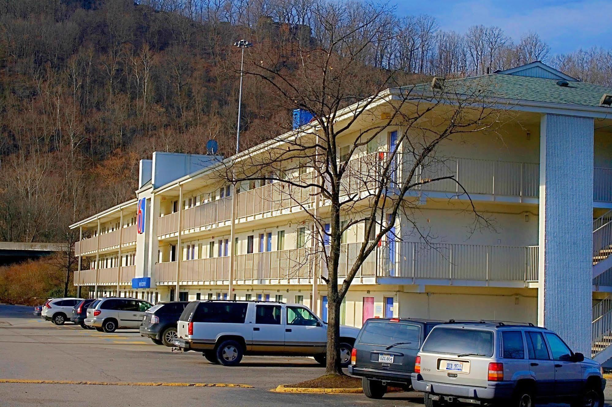 Days Inn By Wyndham Charleston Wv Εξωτερικό φωτογραφία